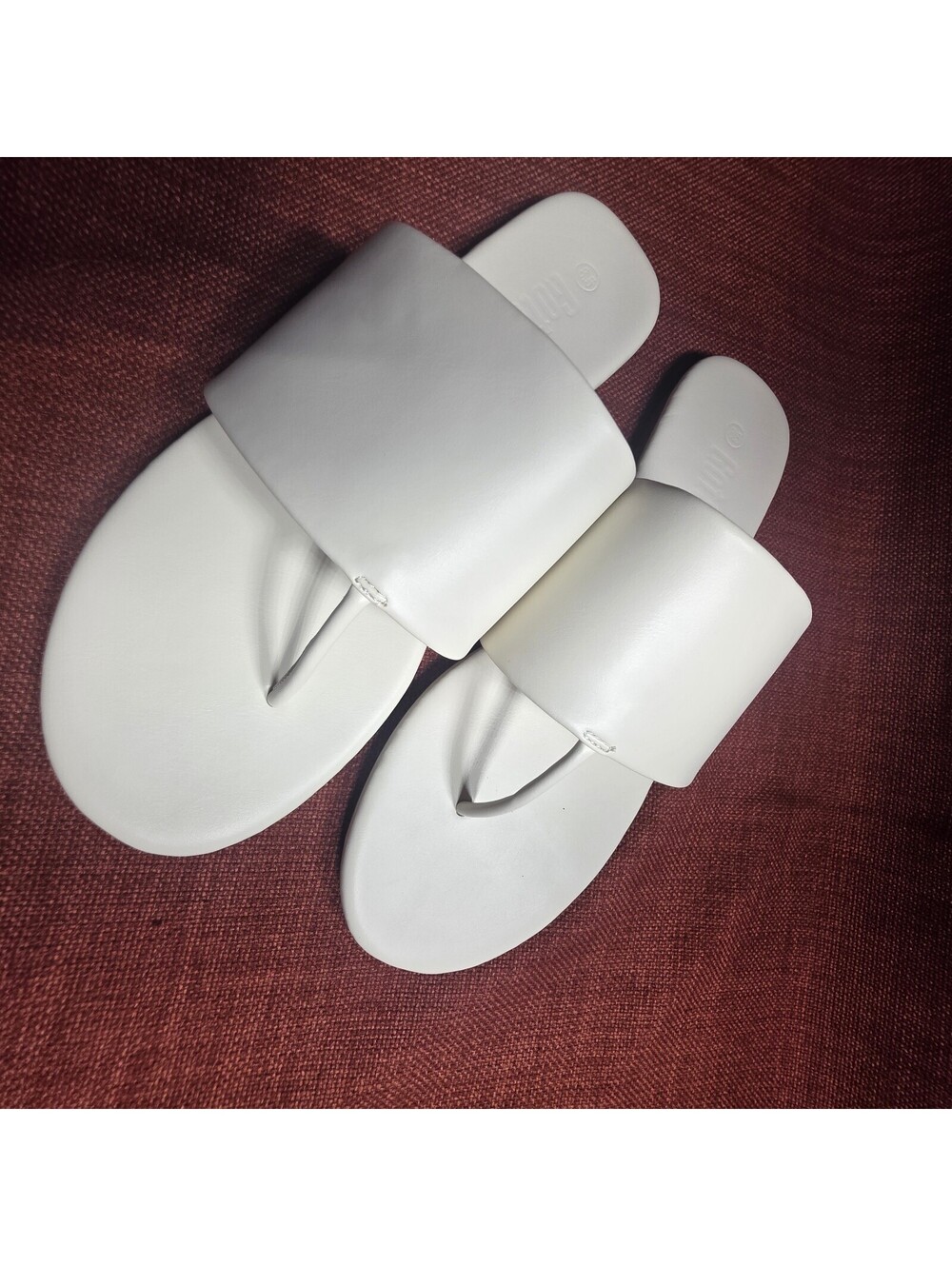 New in box - Wmns 8.5 - GotSoft white slide sandals